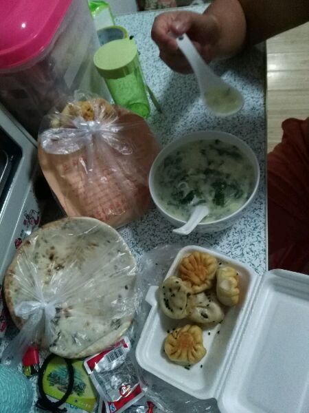 男朋友做饭难吃我特别生气怎么办,男朋友做饭很好吃什么体验