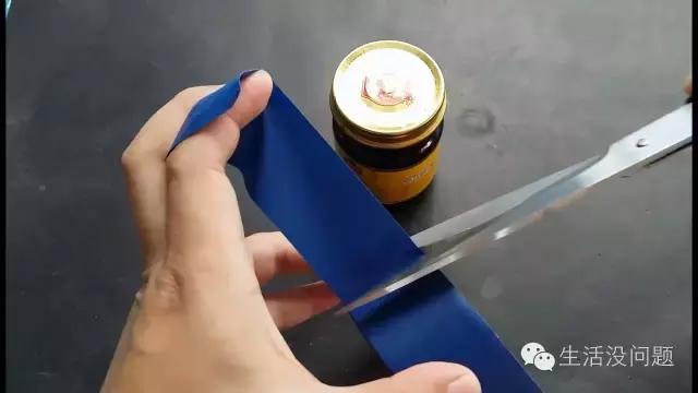 瓶盖太紧扭不开怎么办,加固胶黏在瓶盖上打不开怎么办