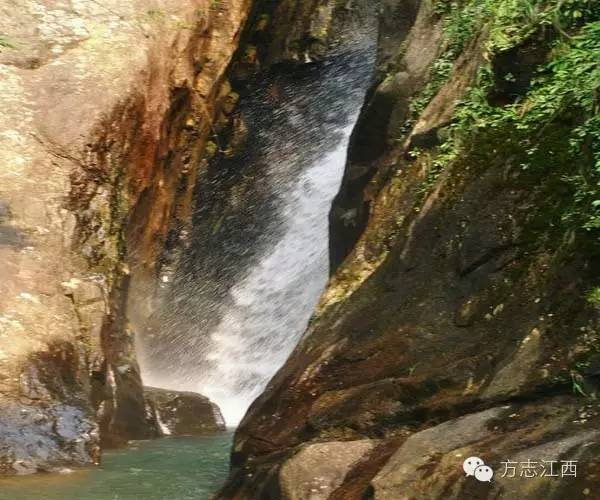 百丈龙潭指的就是江西的龙南县,福建百丈龙潭景点