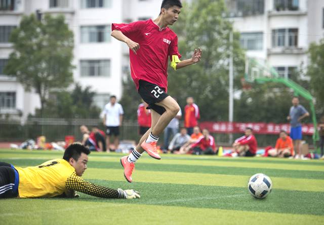 保康县第六届运动会800米,保康体育场足球比赛