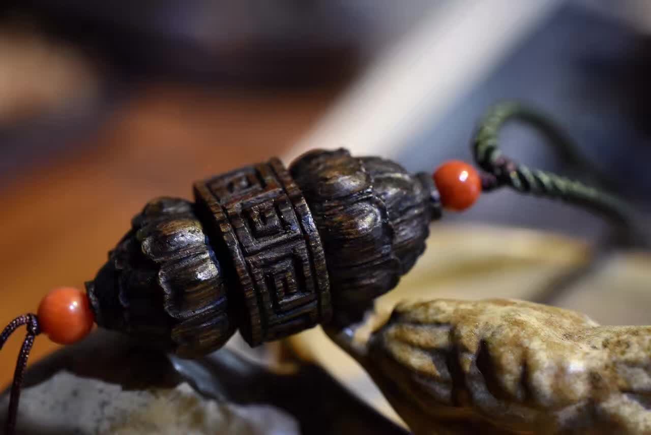 富二代为淘美女欢心，花80买一克奇楠沉香，美女看到当场说分手