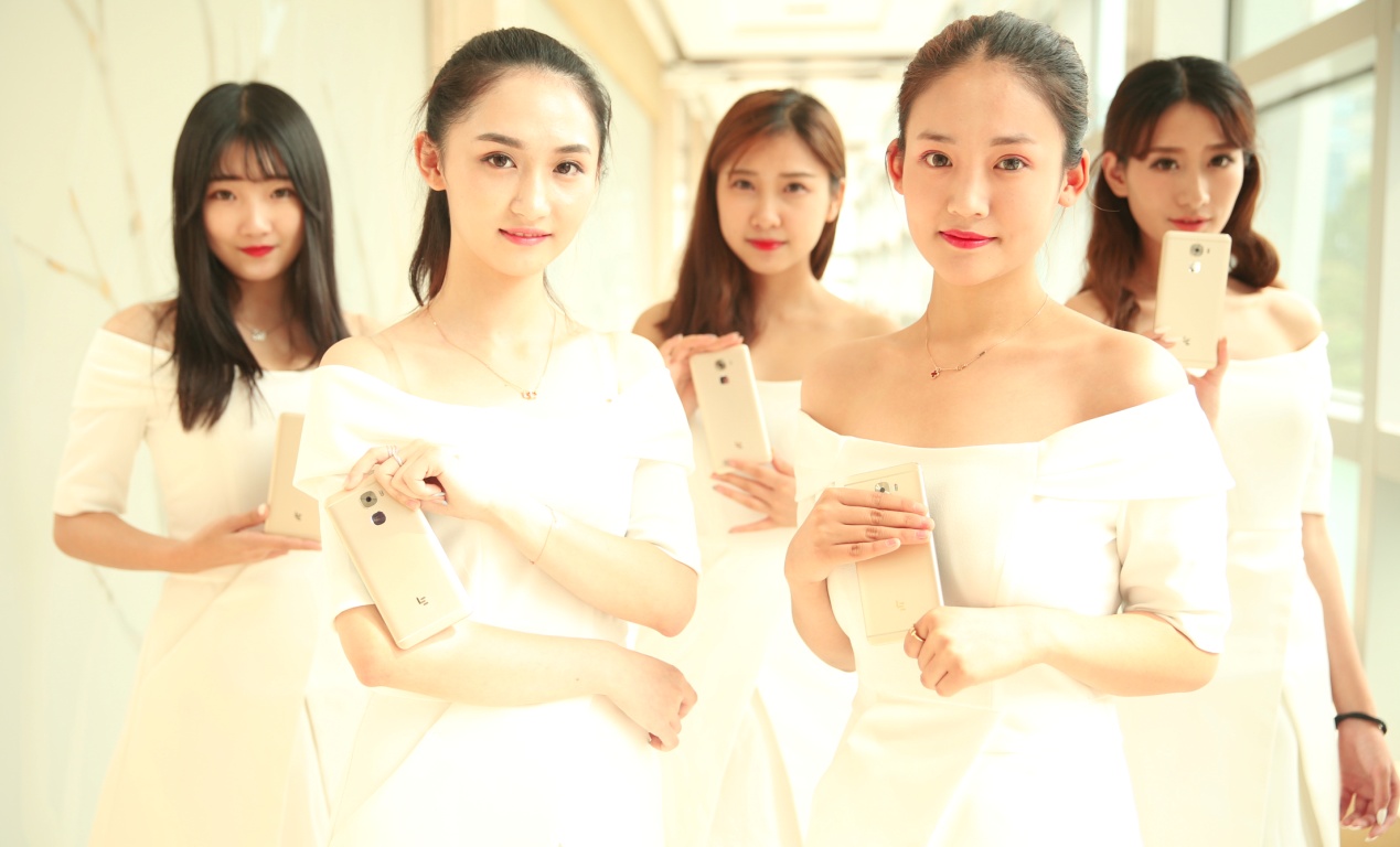 乐视乐Pro3发布，数百名网红校花助阵场面壮观