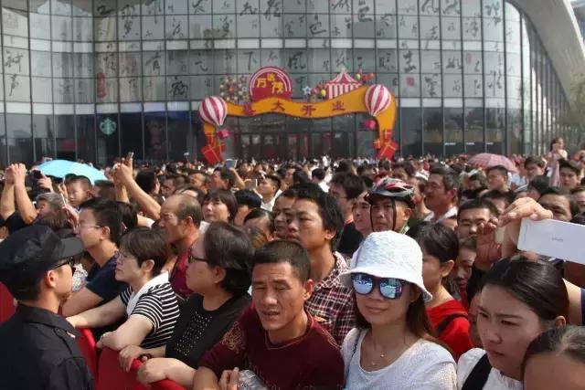 王健林万达成为世界性大品牌,王健林说万达开五十个商业中心