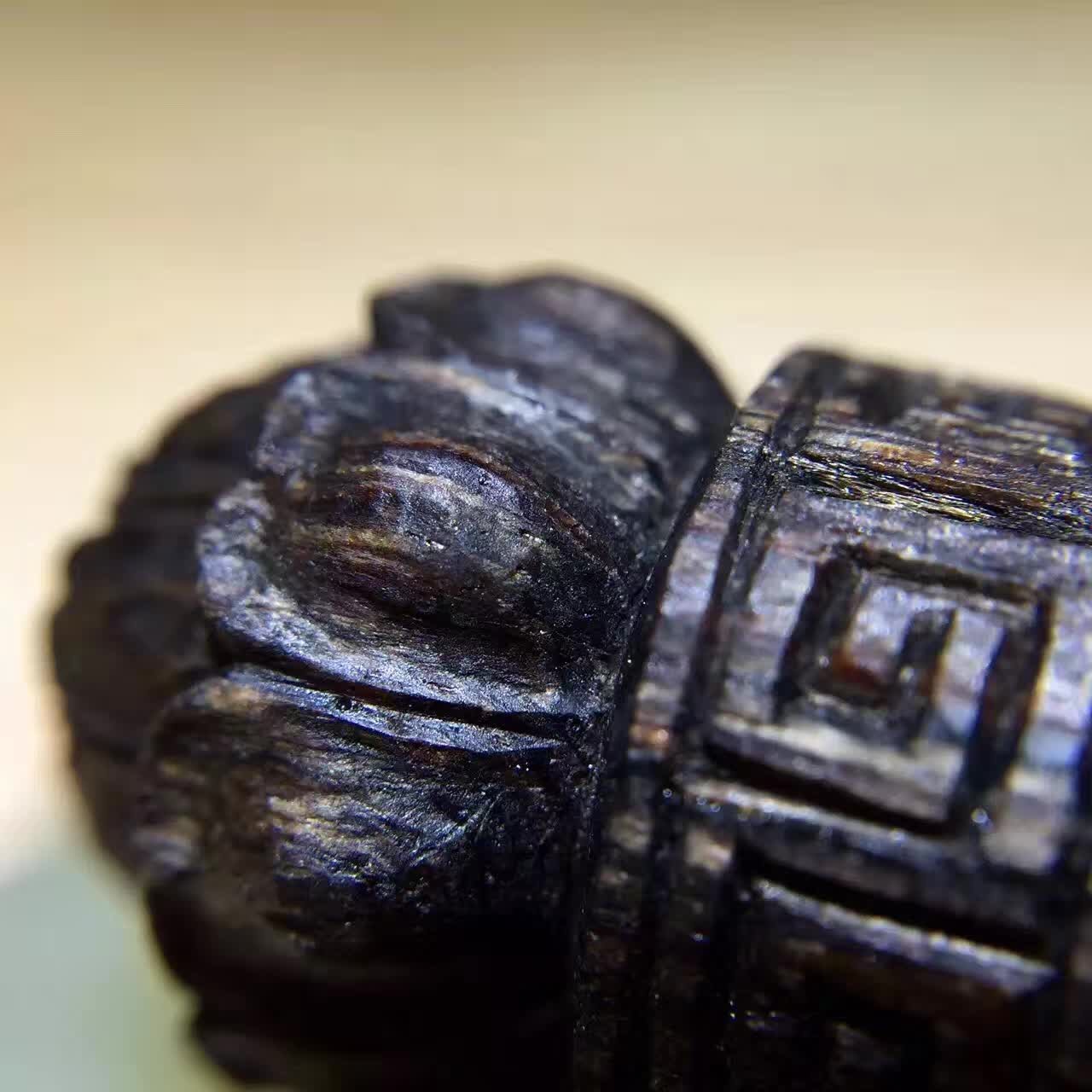 富二代为淘美女欢心，花80买一克奇楠沉香，美女看到当场说分手