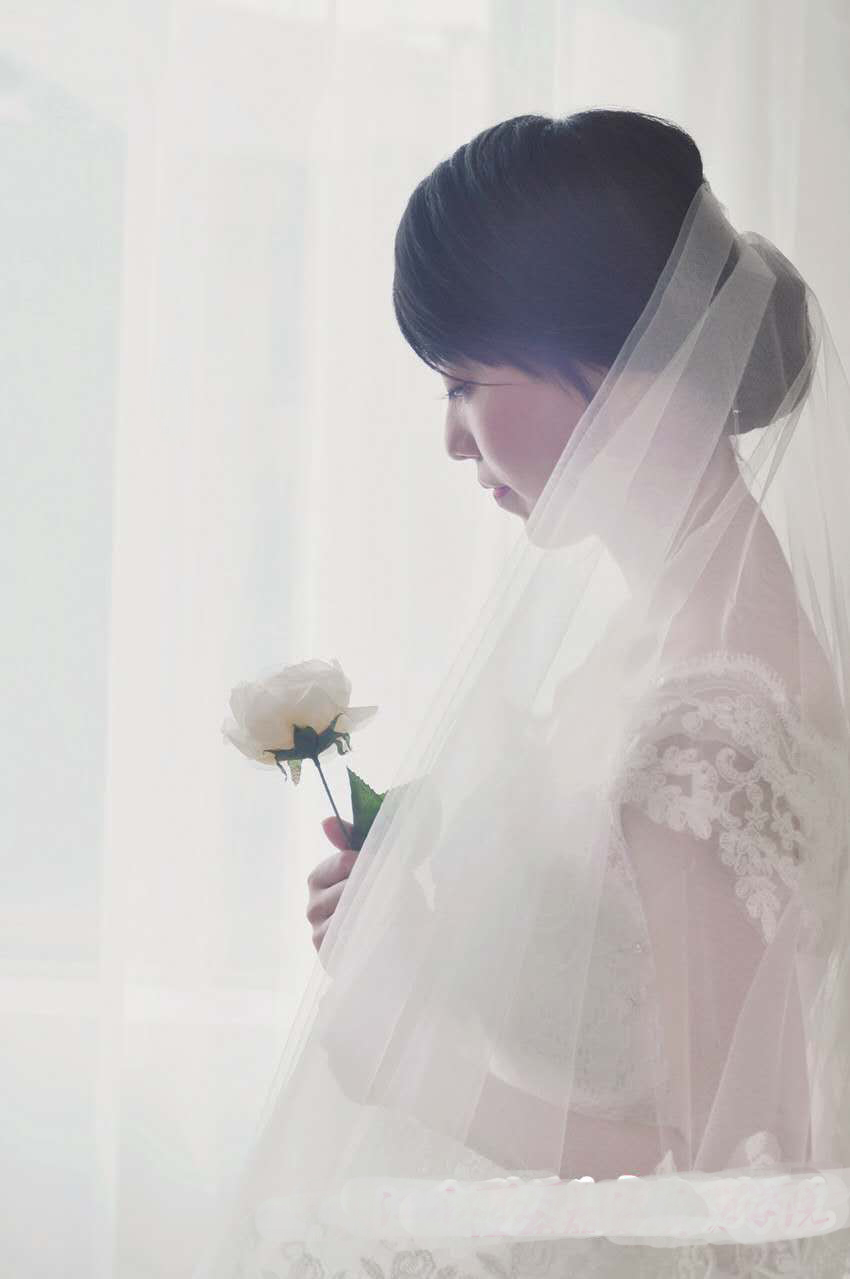 新娘发型怎么搭好看,凌乱发型新娘怎么搭配头饰