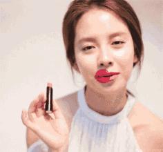 到底娱记的朋友圈流行什么口红？明星身边人的时尚密码