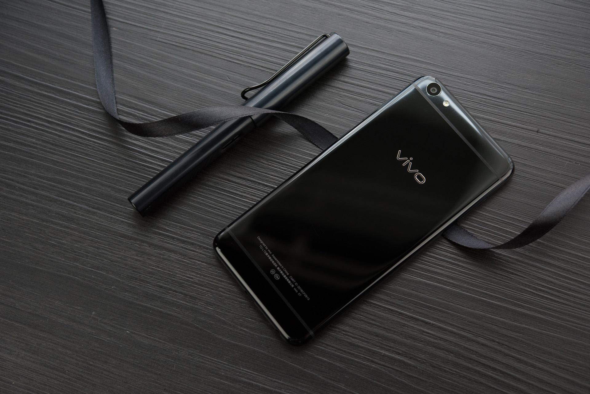 亮黑+128G价格只是苹果7三分一，vivo这机卖疯了