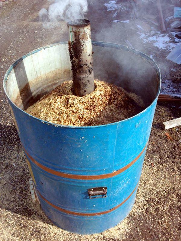 用秸秆生物炭有什么优势,秸秆生物炭就是秸秆灰吗