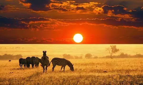 天然钻石的美,钻石的光芒是五彩的吗