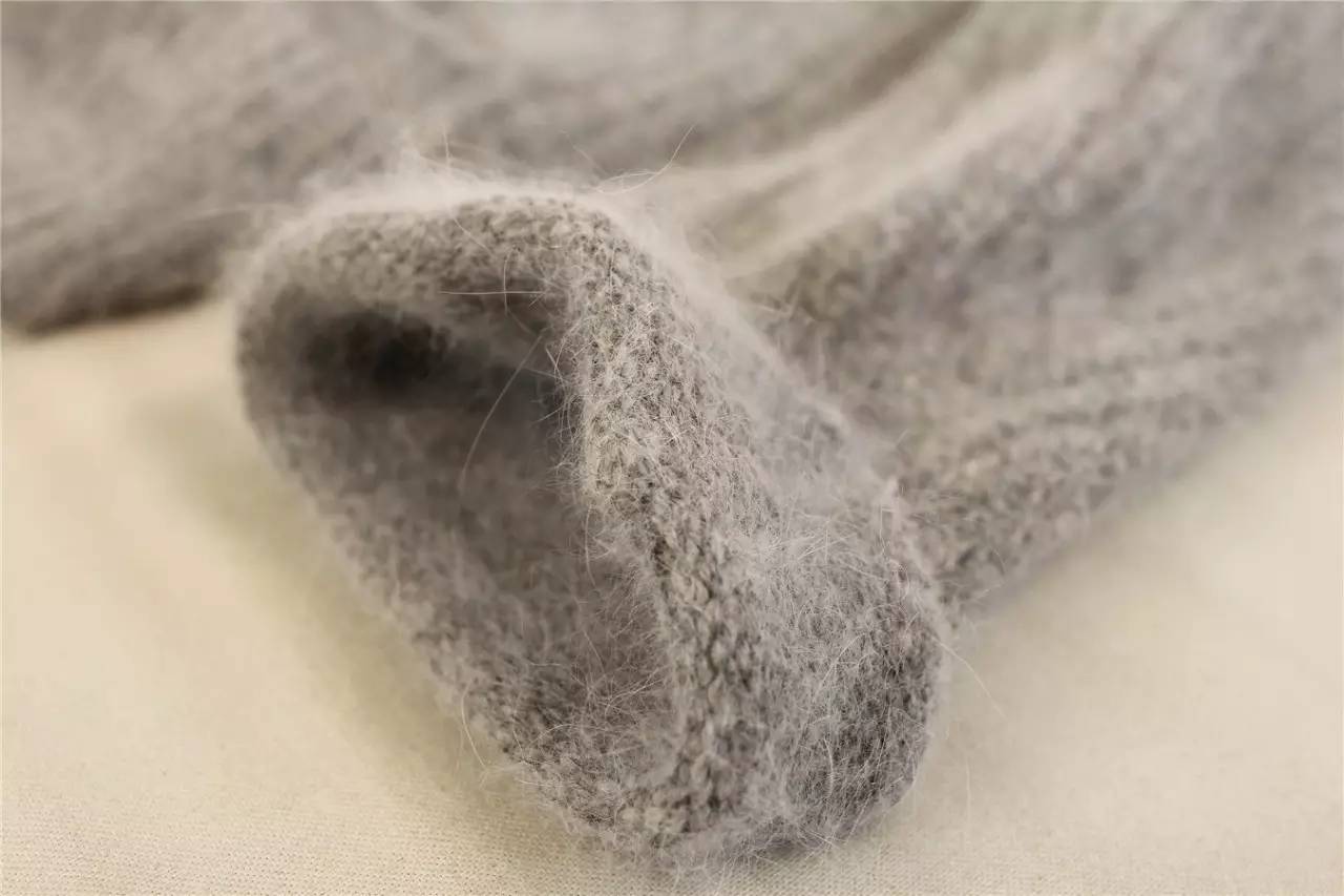 三醋酯纤维材质毛衣容易起球吗,什么材质的毛衣冬季穿暖和不起球