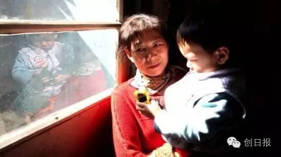 你拿镜子晃人时，有人用它点亮地下室居住者的家，为100万人带去温暖的日照！