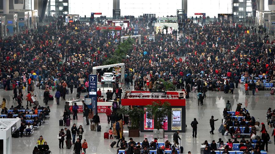 石家庄上演春运温馨场景人性化举措助旅客平安返家