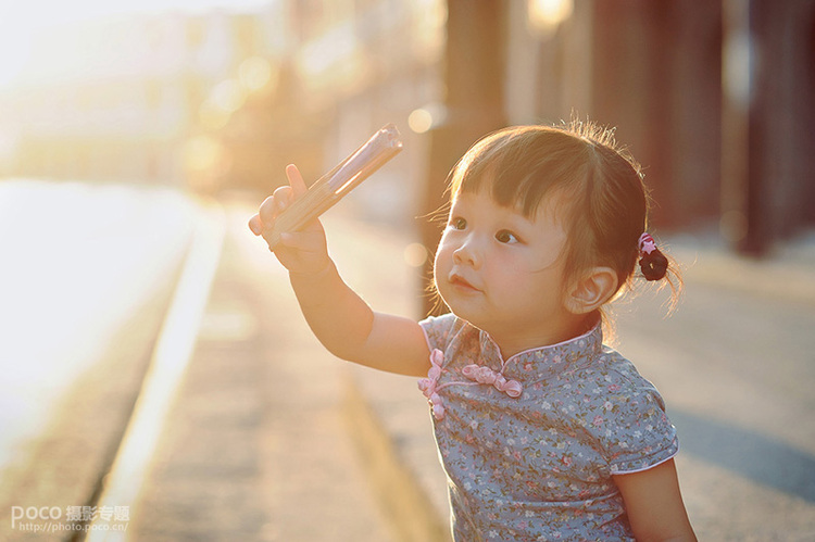 每个妈妈都是孩子的专属摄影师,每个妈妈都是孩子的摄影师