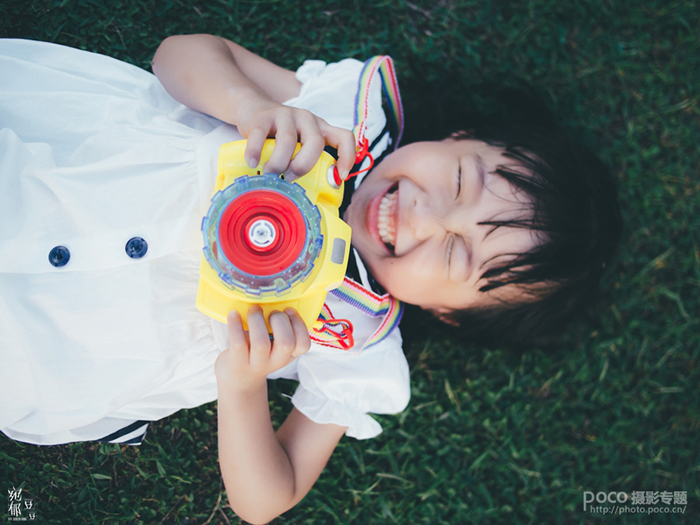每个妈妈都是孩子的专属摄影师,每个妈妈都是孩子的摄影师