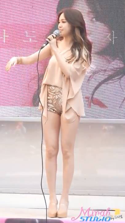 韩国身材最好的女团成员,韩国女团户外跳舞颜值身材超高