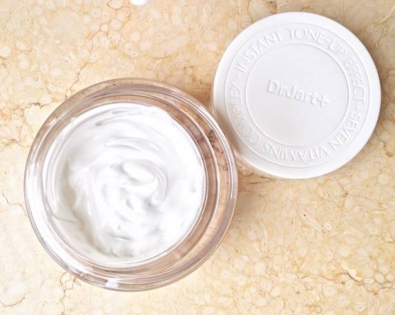 五十多岁干皮用哪个牌子素颜霜,合适干皮的素颜霜和隔离霜