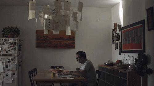 你拿镜子晃人时，有人用它点亮地下室居住者的家，为100万人带去温暖的日照！