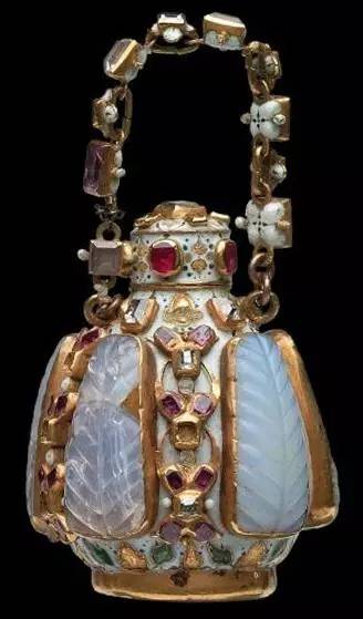 汗味和香水混合有什么不一样,死亡气息很重的香水