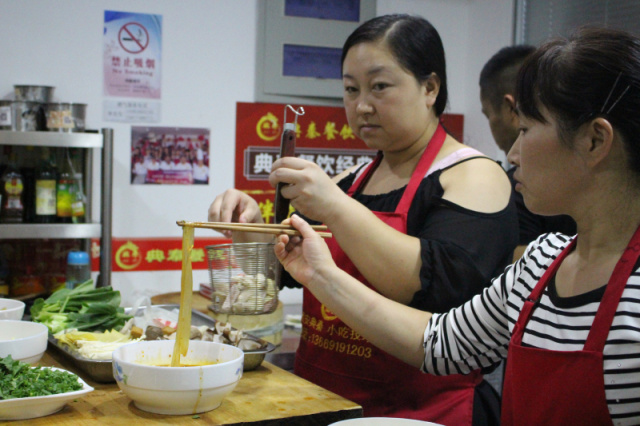 西安典秦厨师培训,陕西小吃卤菜培训