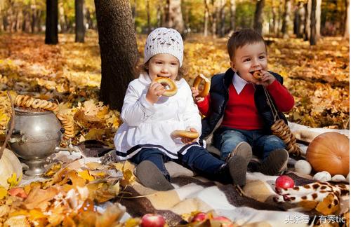 秋季怎么给宝宝穿衣服,春季如何给宝宝正确穿衣
