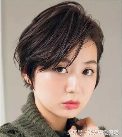 不染不烫合适方脸学生党的发型,2020年最流行的圆脸方脸发型男生