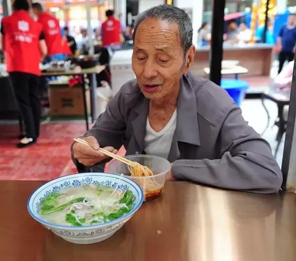 国庆来重庆从你的全世界路过,国庆来了完全视频