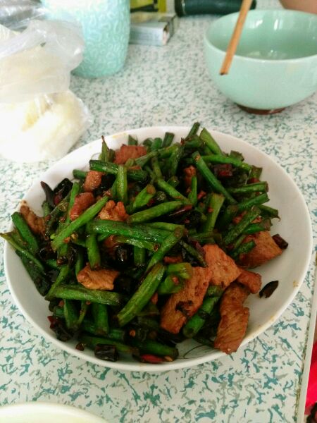 男朋友做饭难吃我特别生气怎么办,男朋友做饭很好吃什么体验