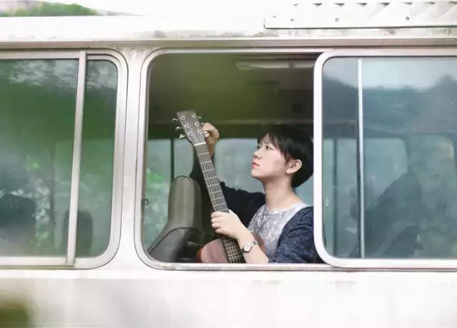 一首《借我》:听见谢春花，我什么都不想做了