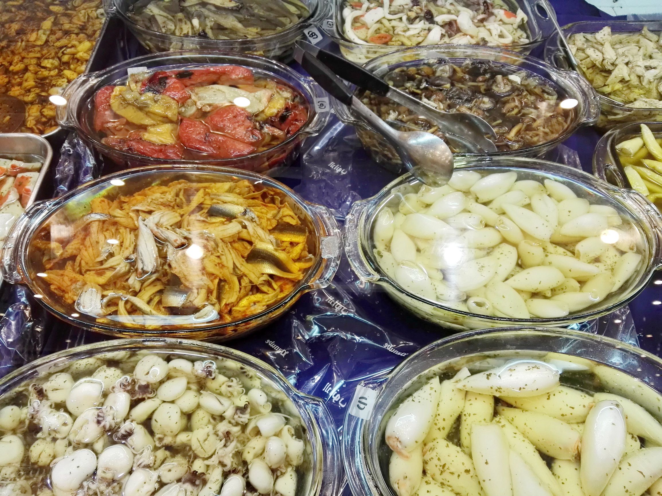 沙特阿拉伯的超市，最爱聘请男收银员