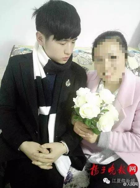 我伙呆!开着开着就饿了!两货车停高速应急车道,4人下车做饭...