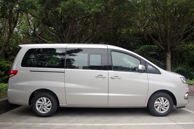 实用派不失商务范儿试驾江淮瑞风M42.0L