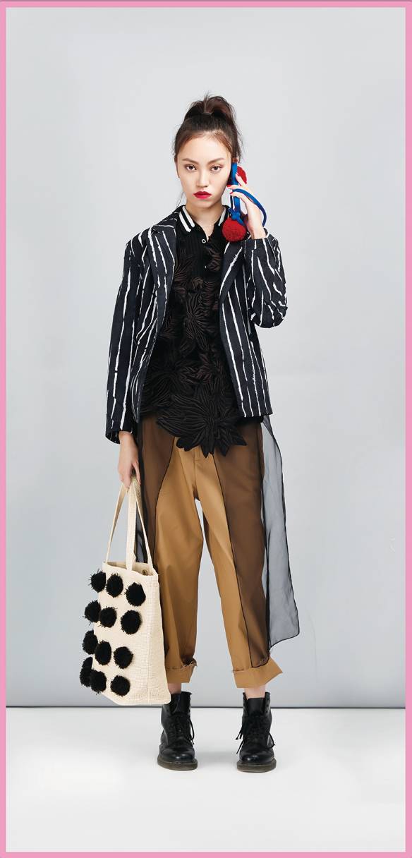 昨晚，我把初中时最爱的袜套翻了出来！