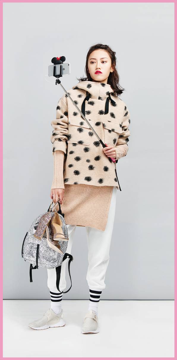 昨晚，我把初中时最爱的袜套翻了出来！