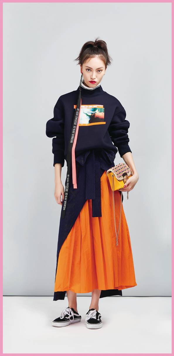 昨晚，我把初中时最爱的袜套翻了出来！