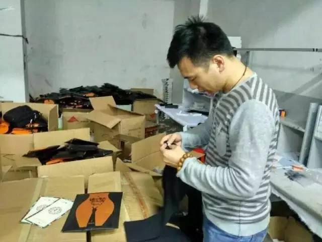 朋友圈微商制假售假,朋友圈卖假名牌警方查处