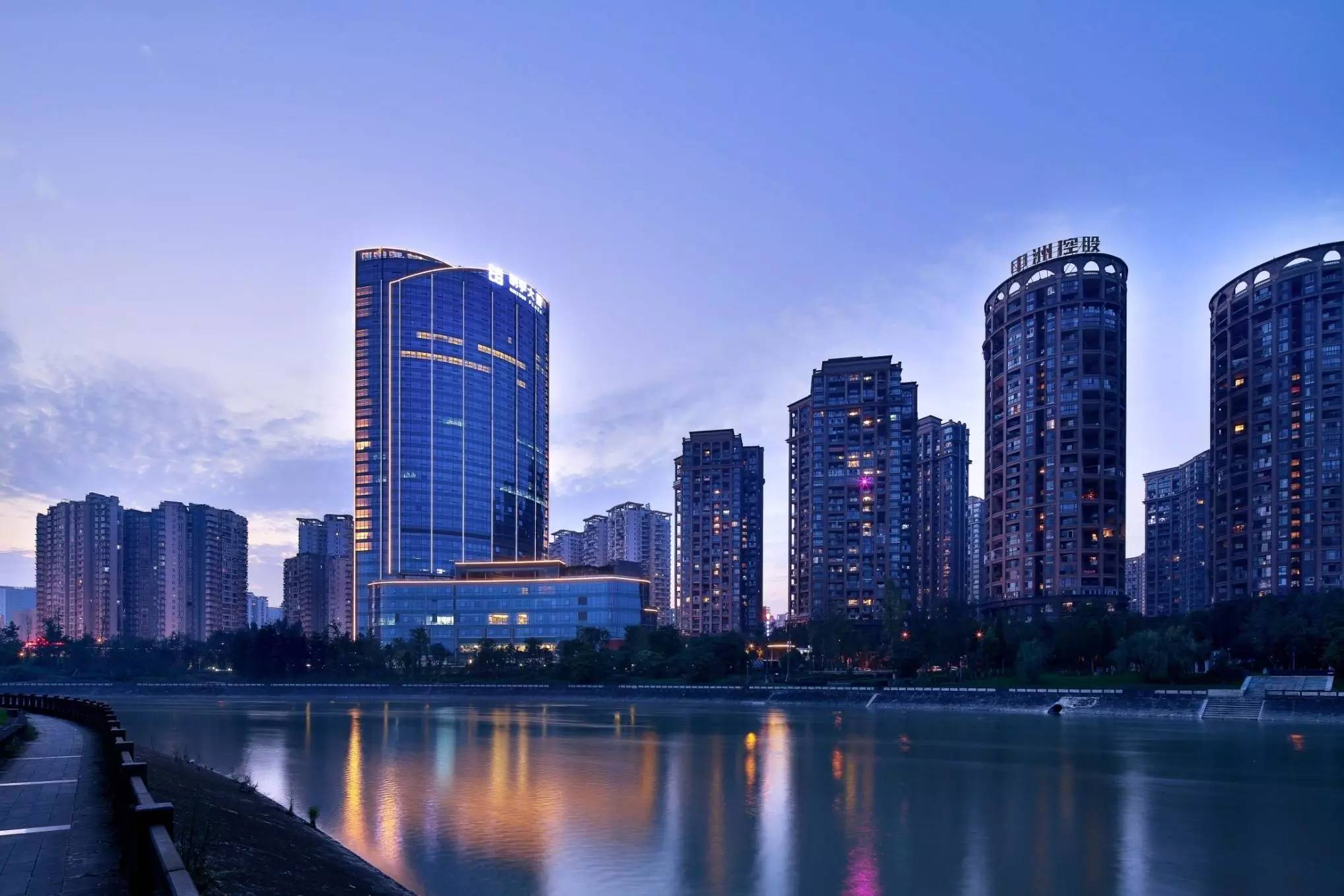 睡了它！让成都追星族咬牙切齿的8888套房！