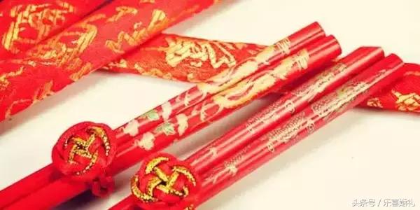 泰国明星婚礼伴手礼推荐 (明星们结婚都送什么礼物)