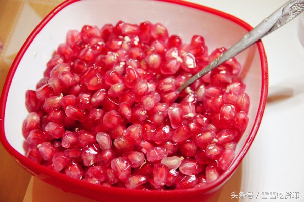 我来教大家一个剥石榴的小妙招,值得一看的剥石榴小妙招