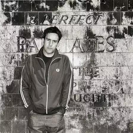 “躁动的荷尔蒙”演绎不羁英伦风