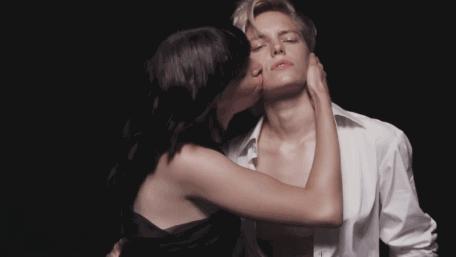 醒醒吧，你以为一只YSL就能堵住女人的嘴？