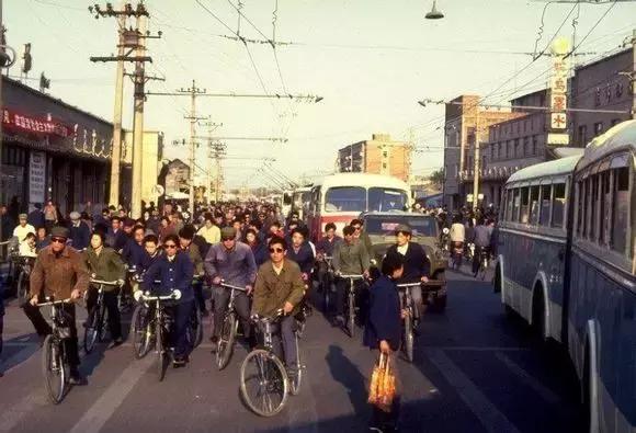 北京老司机开的碉堡公交线，坐过一条你就老了！