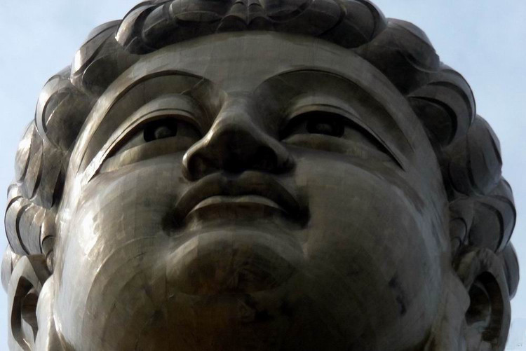 十三尊巨佛是什么,中国的十三尊巨佛