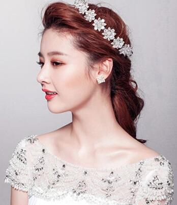 新娘发型按照整体造型设计,最新流行新娘发型教程