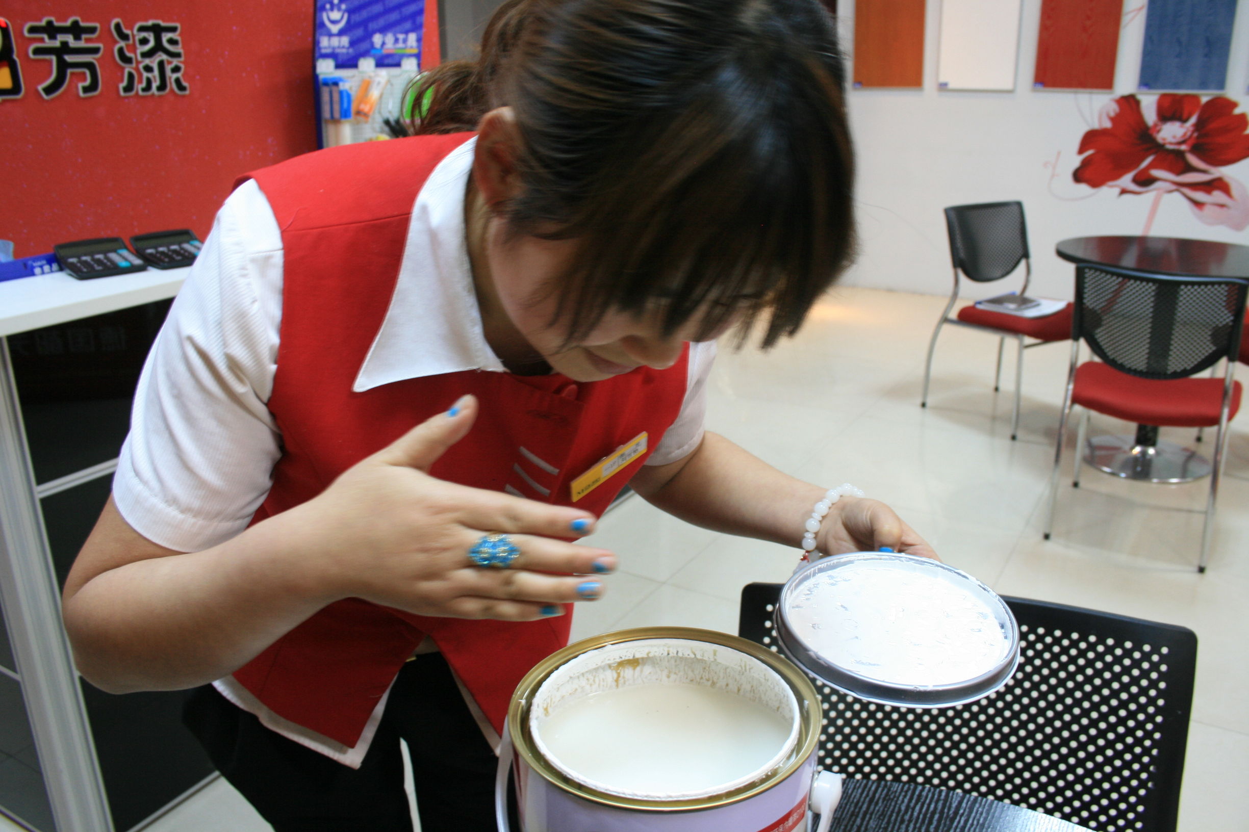 乳胶漆味应怎样和商家处理,去乳胶漆味道的最佳方法是什么