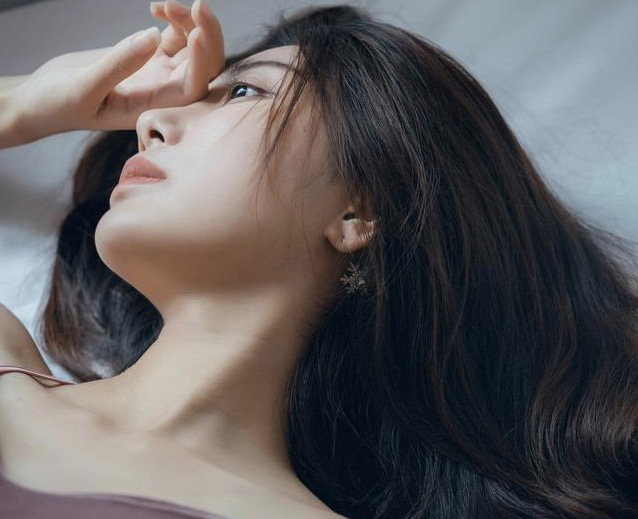 小说：他为训练女兵进行体罚，一女兵起意报复，被他抓个正着