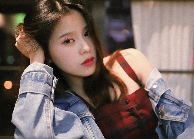 小说：五年来他日思夜想的女人，如今却当他面依偎在别人的怀里