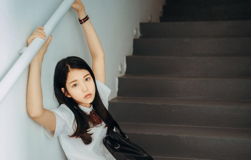 小说：起拍价才八十万的黄玉原石，在她的捣乱下，被抬到了五百万