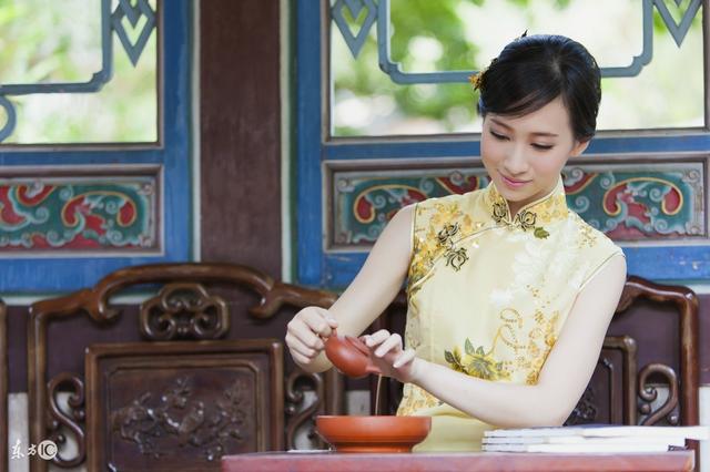 小说：心机庶妹原本被内定成太子正妃，突然被封为侧妃，心生恨意