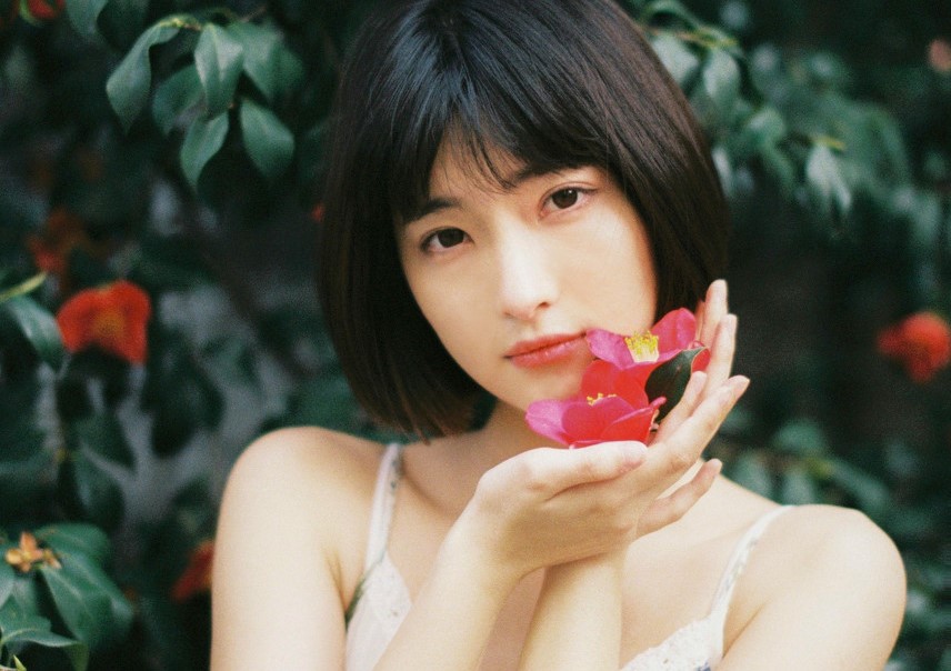 小说：神奇猎手，一人一把弓箭征服一座大山。