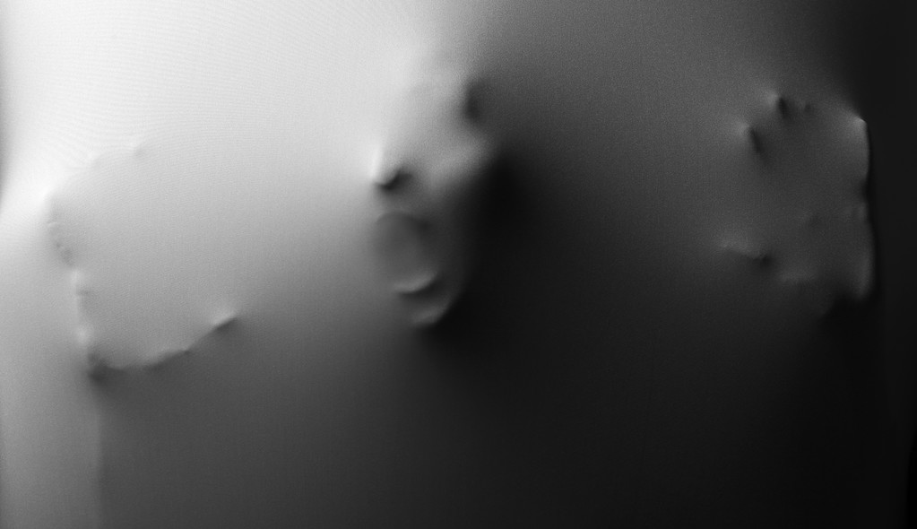 他自以为和妻子聊着天，而事实上他的妻子却在十英里外奄奄一息